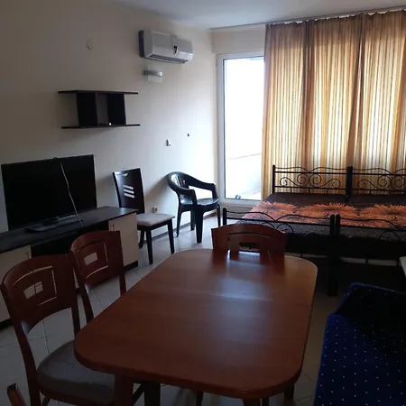 никея парк 5 Apartment Varna
